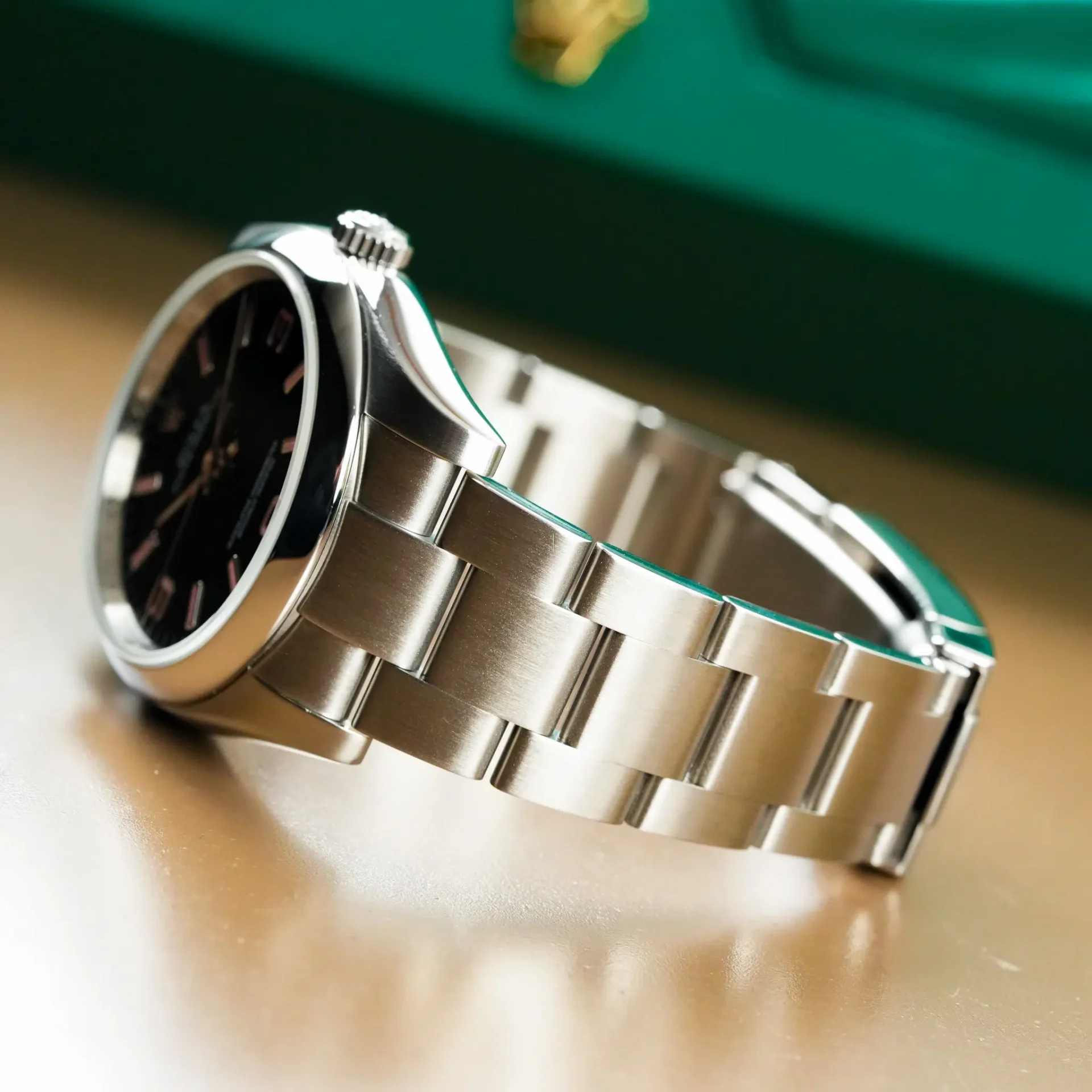 Rolex Oyster Perpetual Black on Pink Index 116000 - Görsel 6