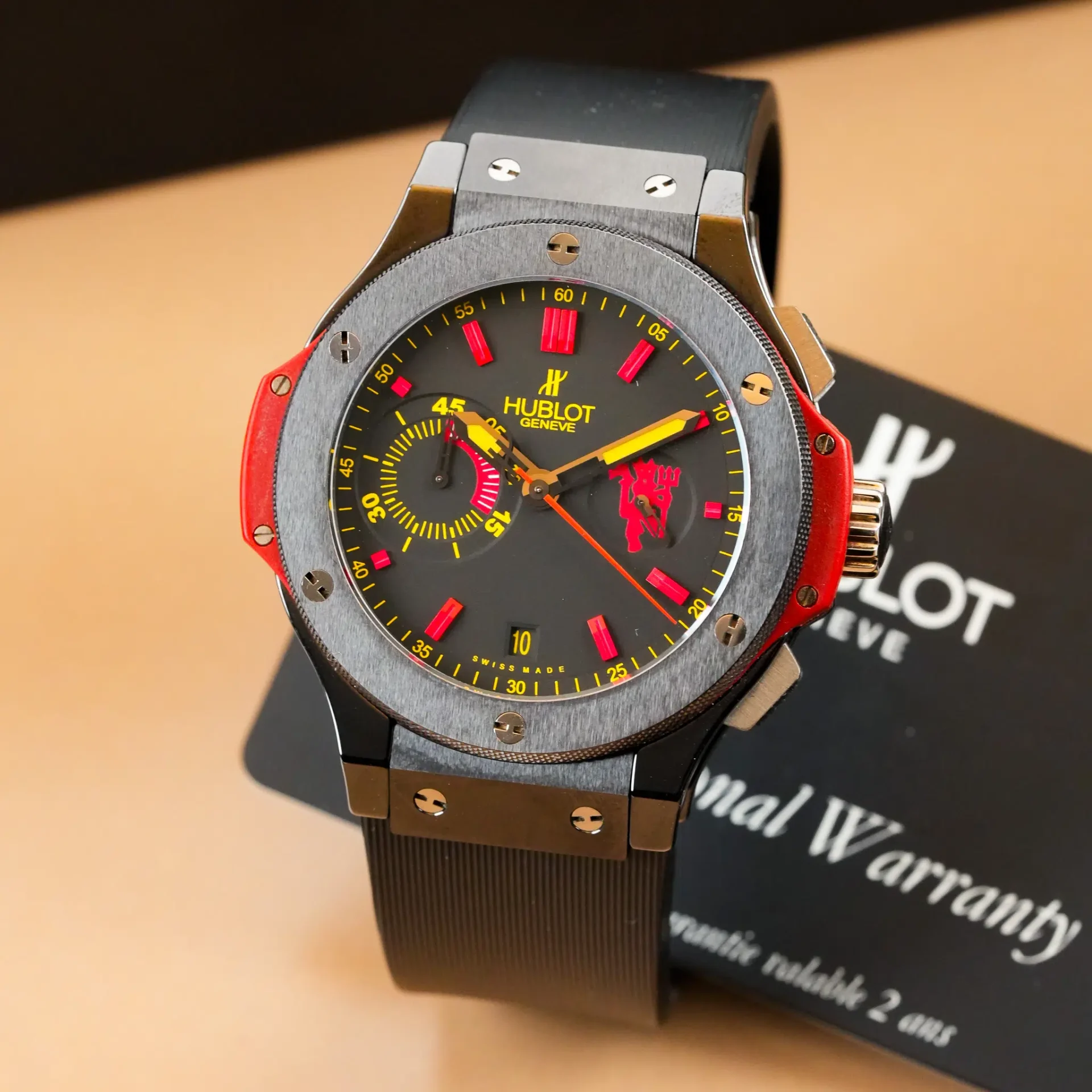 Hublot Big Bang 44 mm Red Devil Manchester United Limited Edition of 500 Black Ceramic 318.CM.1190.RX.MAN08 - Görsel 2