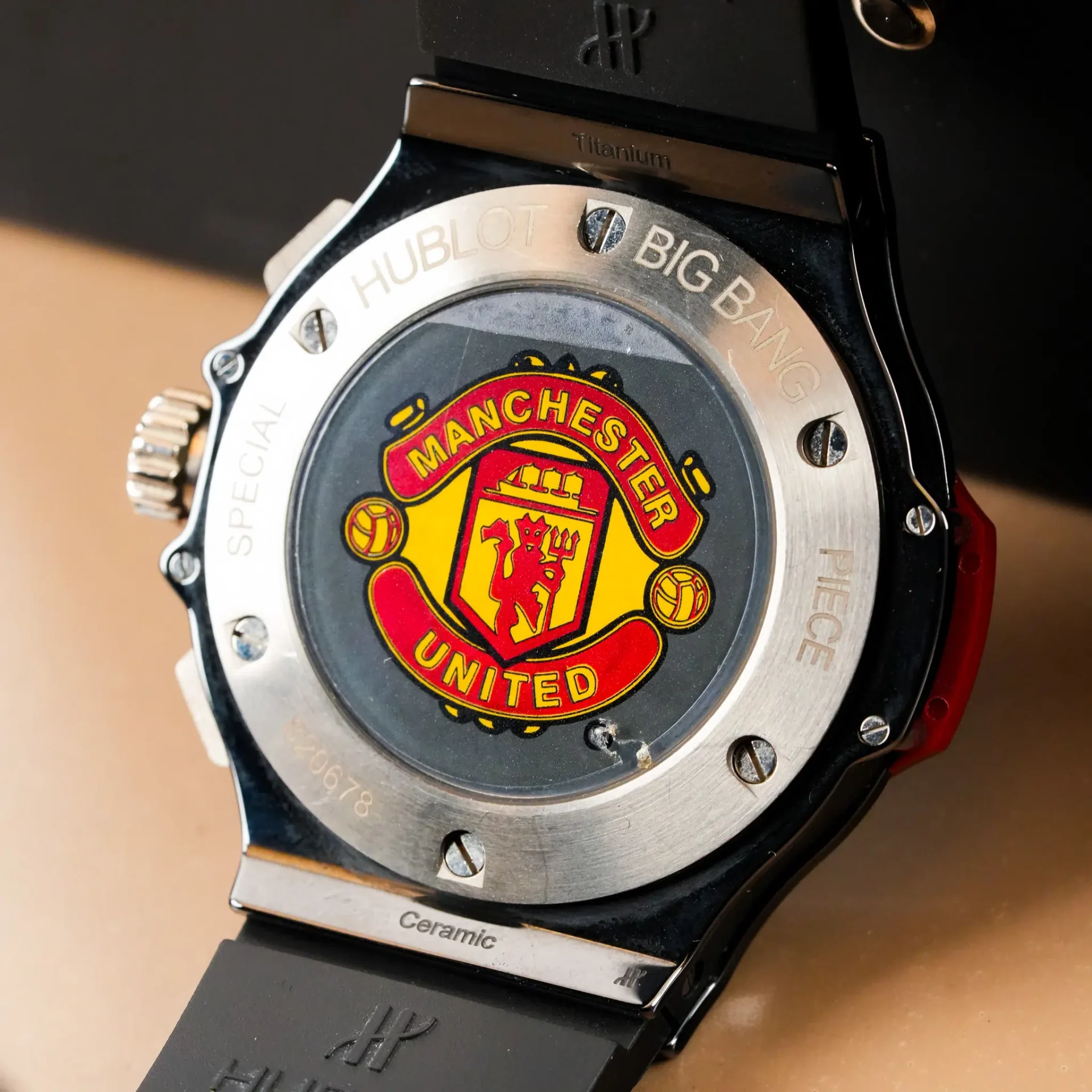 Hublot Big Bang 44 mm Red Devil Manchester United Limited Edition of 500 Black Ceramic 318.CM.1190.RX.MAN08 - Görsel 11