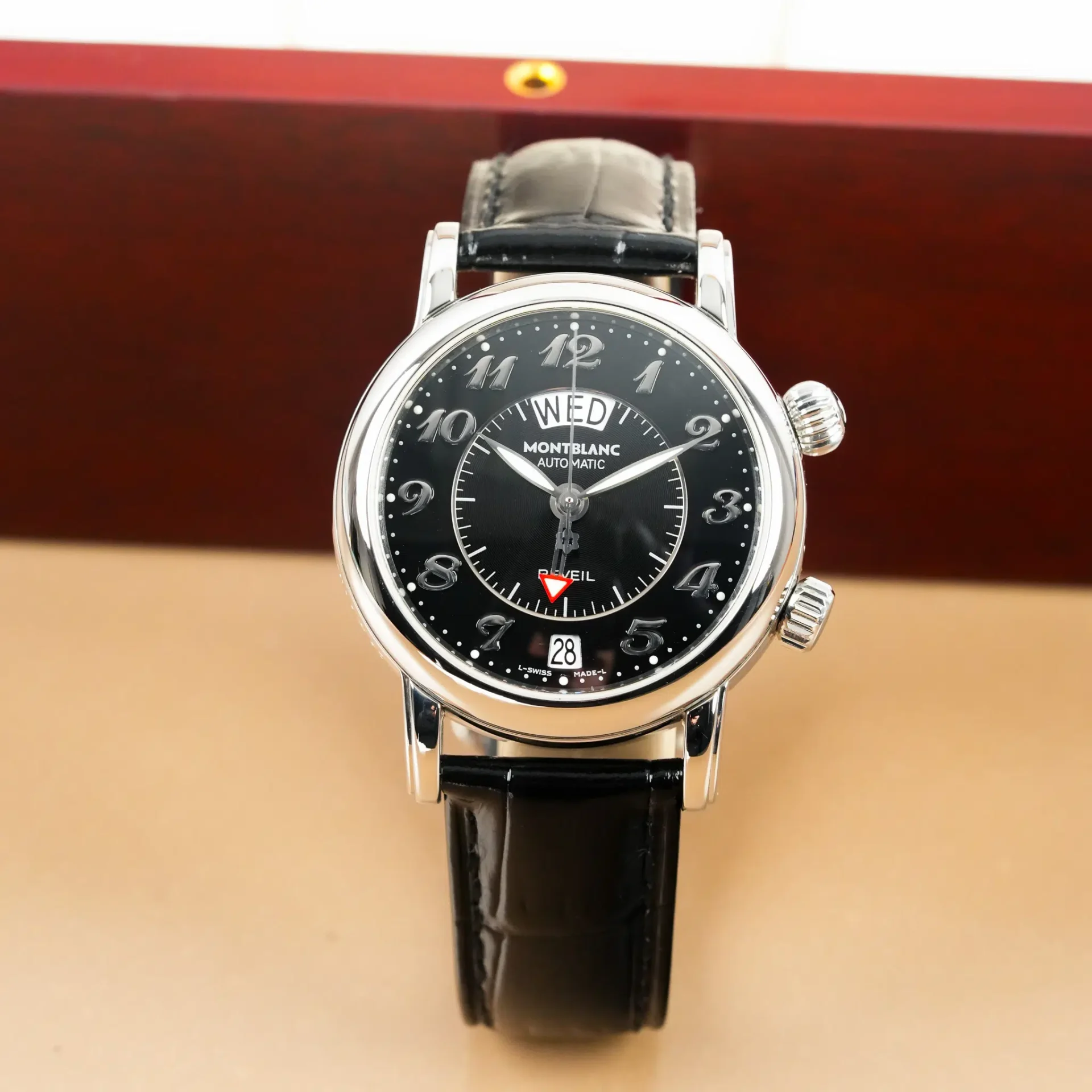 Montblanc Meisterstück Reveil Day-Date GMT 7026 PL62432 - Görsel 3