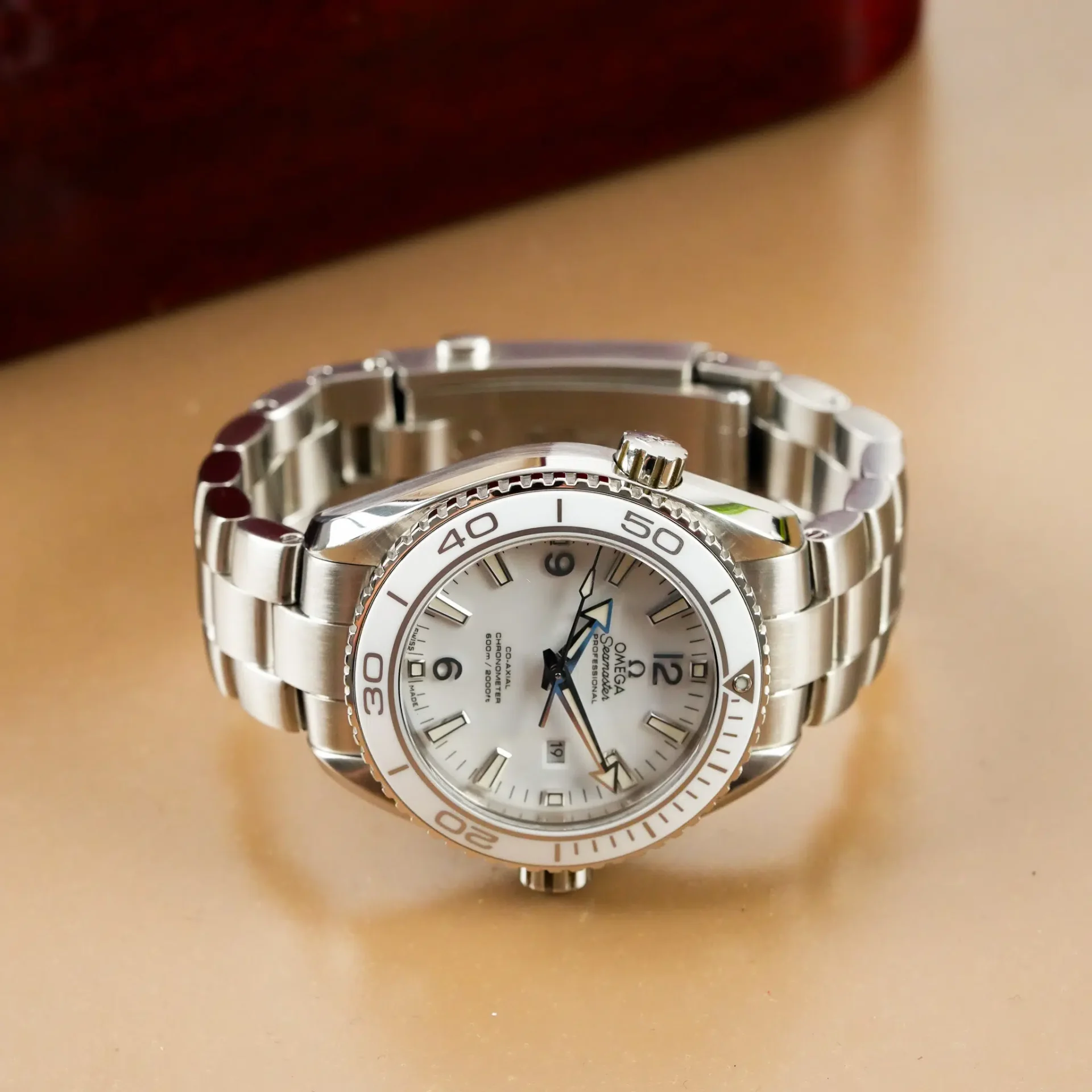 Omega Seamaster Planet Ocean 600M 232.30.38.20.04.001 - Görsel 5