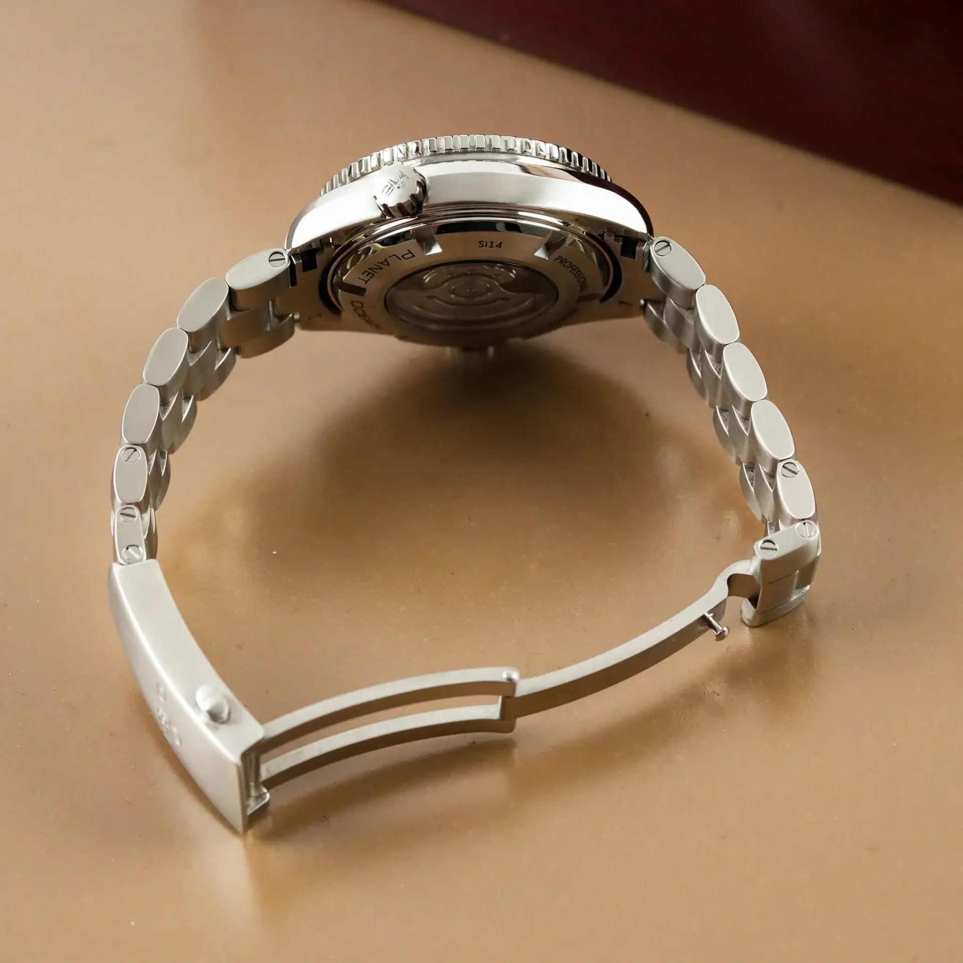 Omega Seamaster Planet Ocean 600M 232.30.38.20.04.001 - Görsel 9