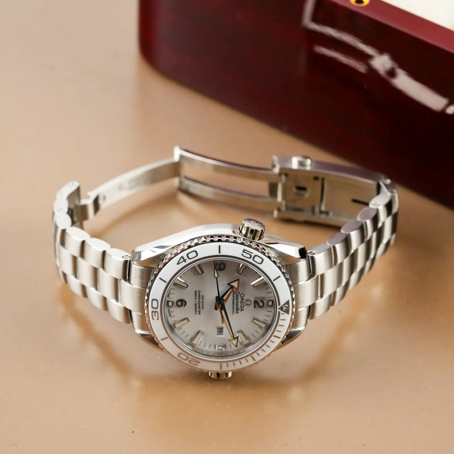 Omega Seamaster Planet Ocean 600M 232.30.38.20.04.001 - Görsel 10