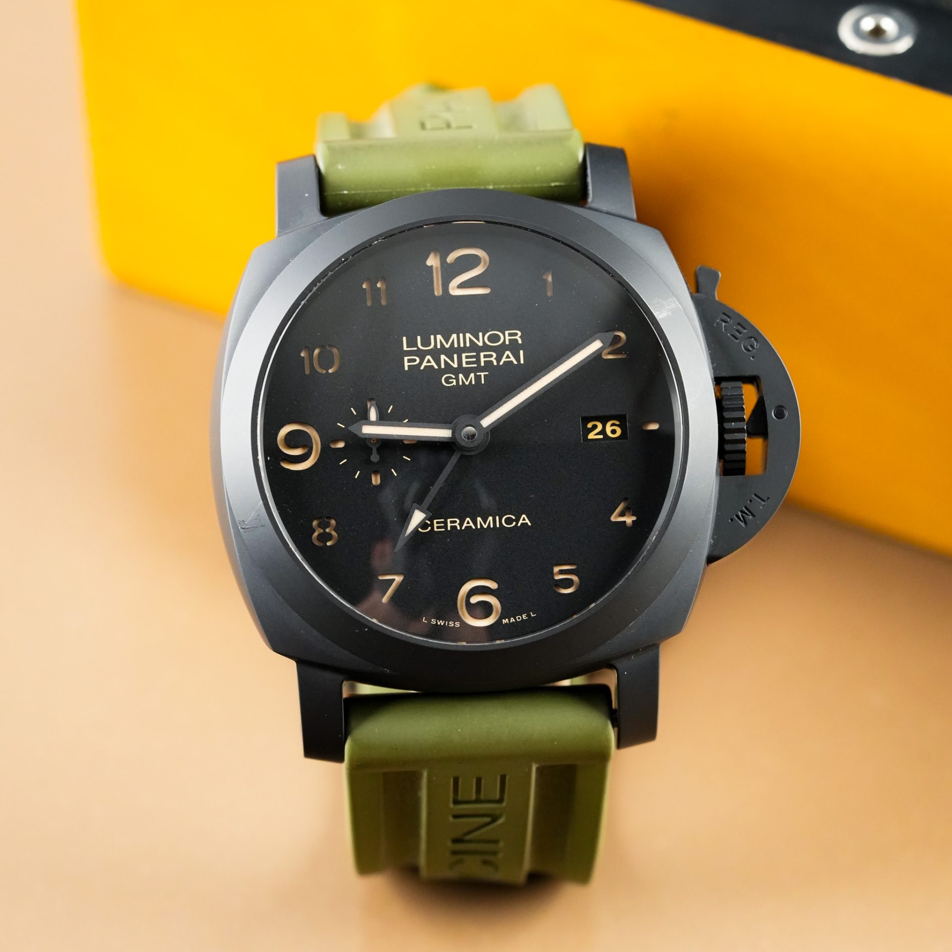 Panerai Luminor 1950 3 Days GMT Ceramic Automatic PAM00441 - Görsel 4