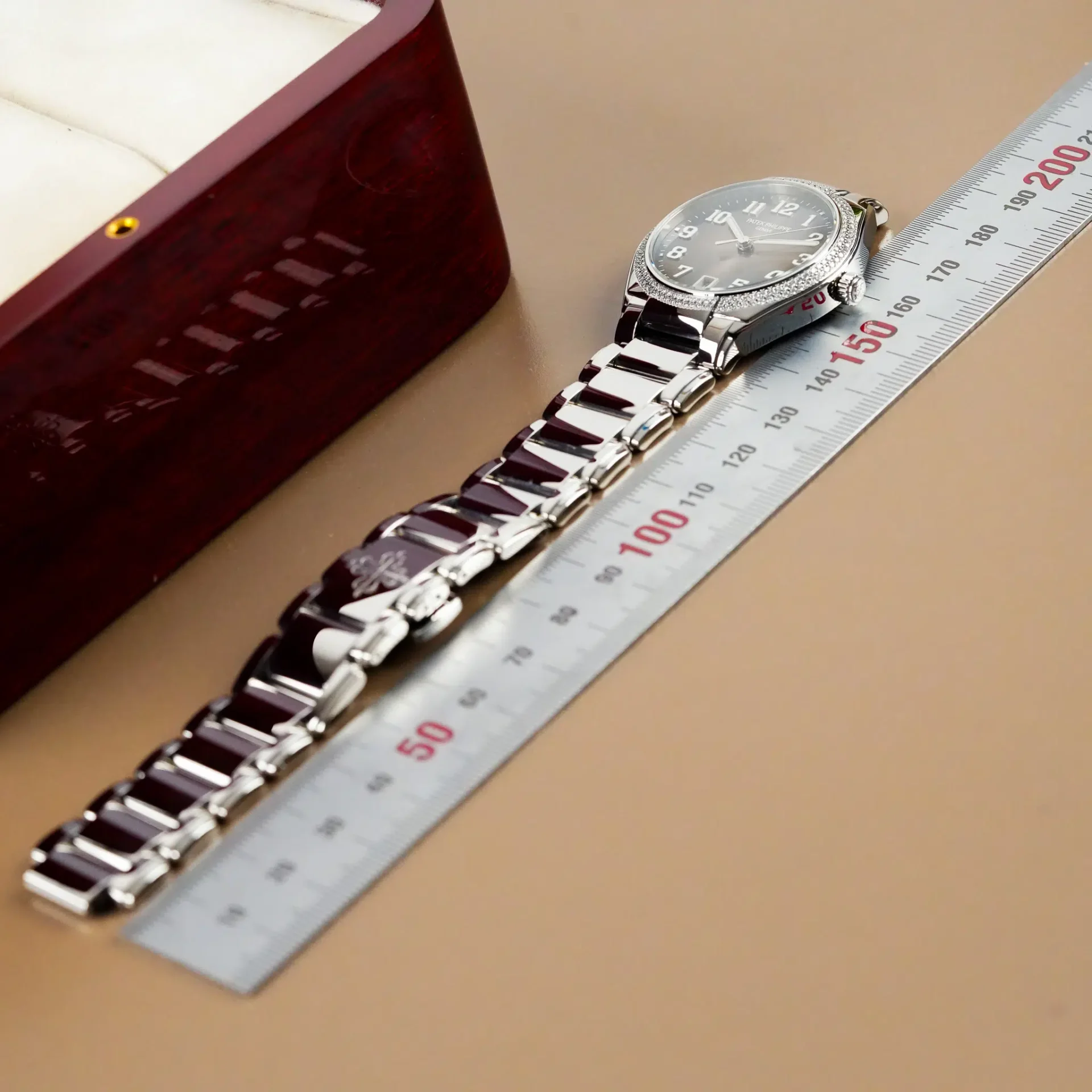 Patek Philippe Twenty~4 Diamond Bezel Grey Dial 7300/1200A-010 - Görsel 10