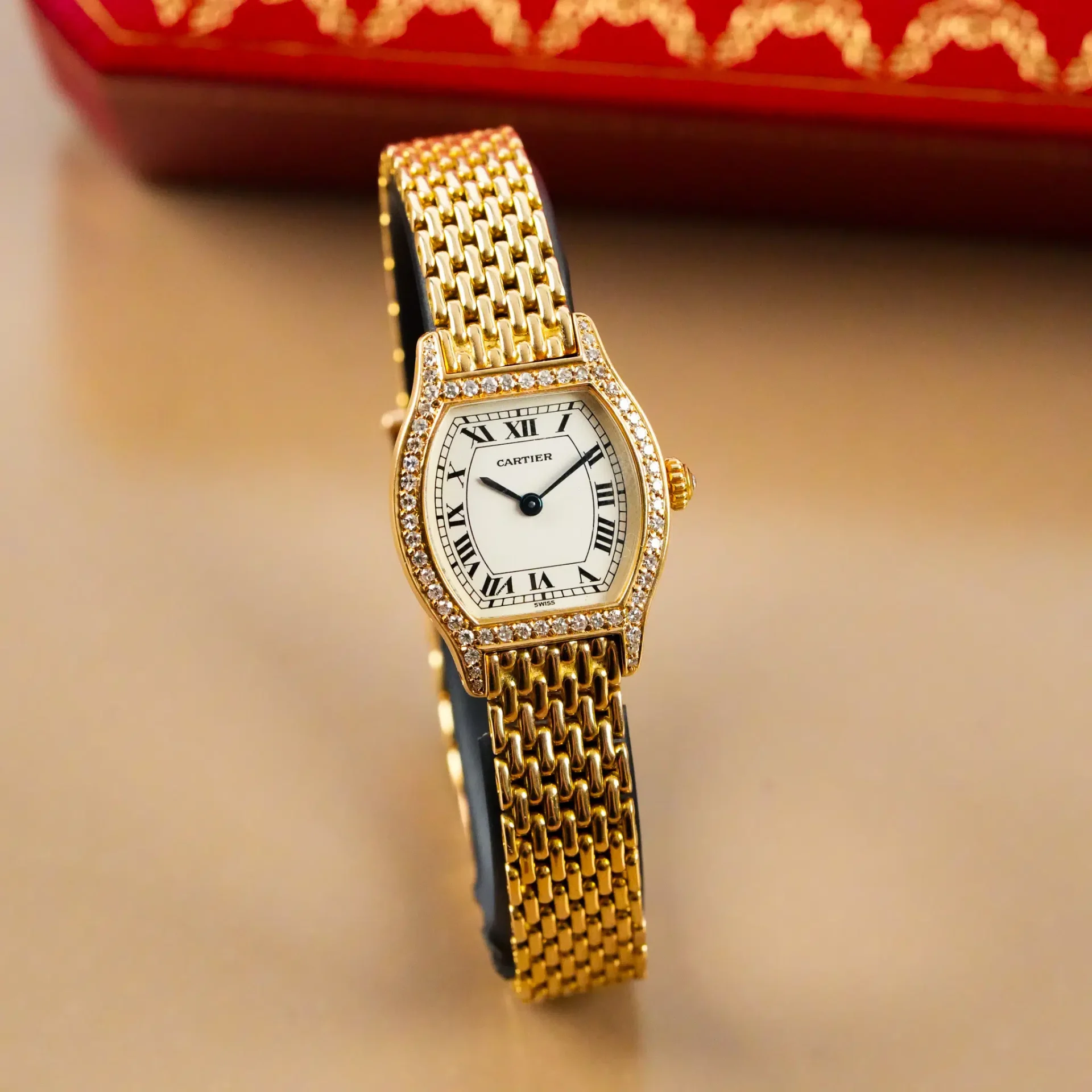 Cartier Tortue Lady 18k Gold Diamond Bezel 96067 - Görsel 2