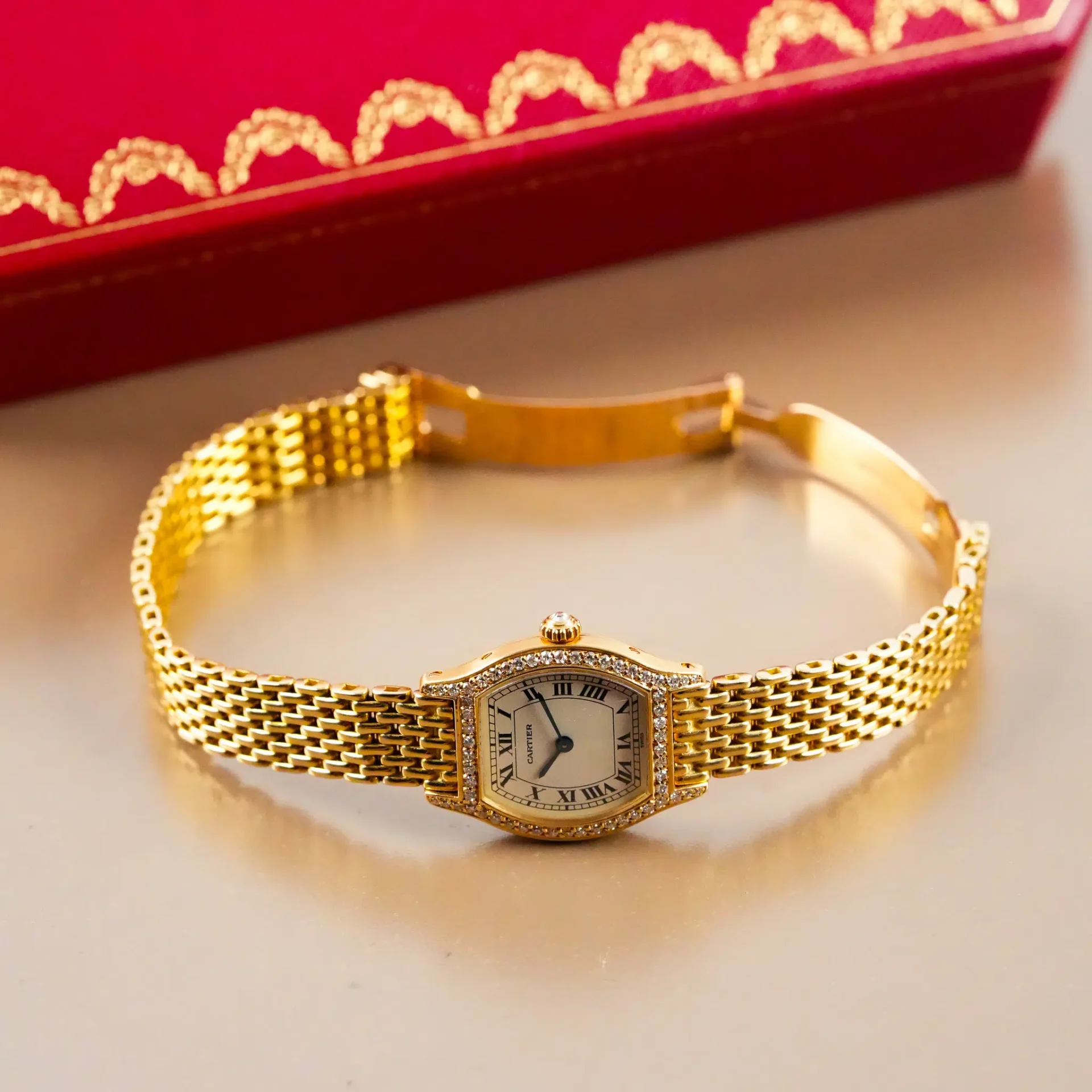 Cartier Tortue Lady 18k Gold Diamond Bezel 96067 - Görsel 11