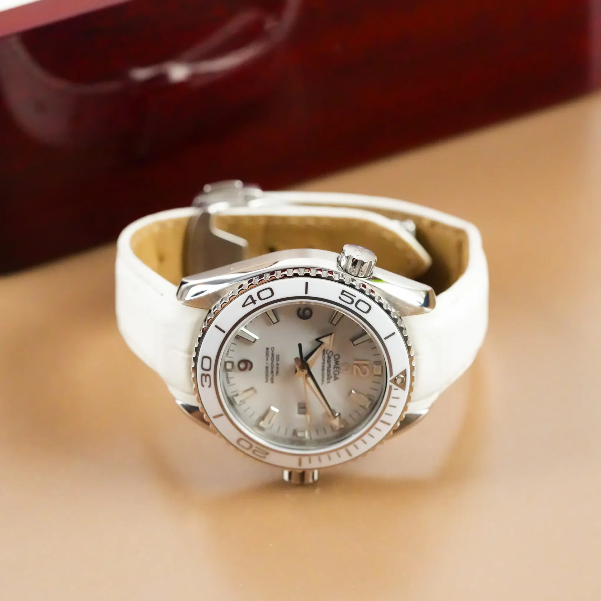 Omega Seamaster Planet Ocean 232.30.38.20.04.001 - Görsel 5