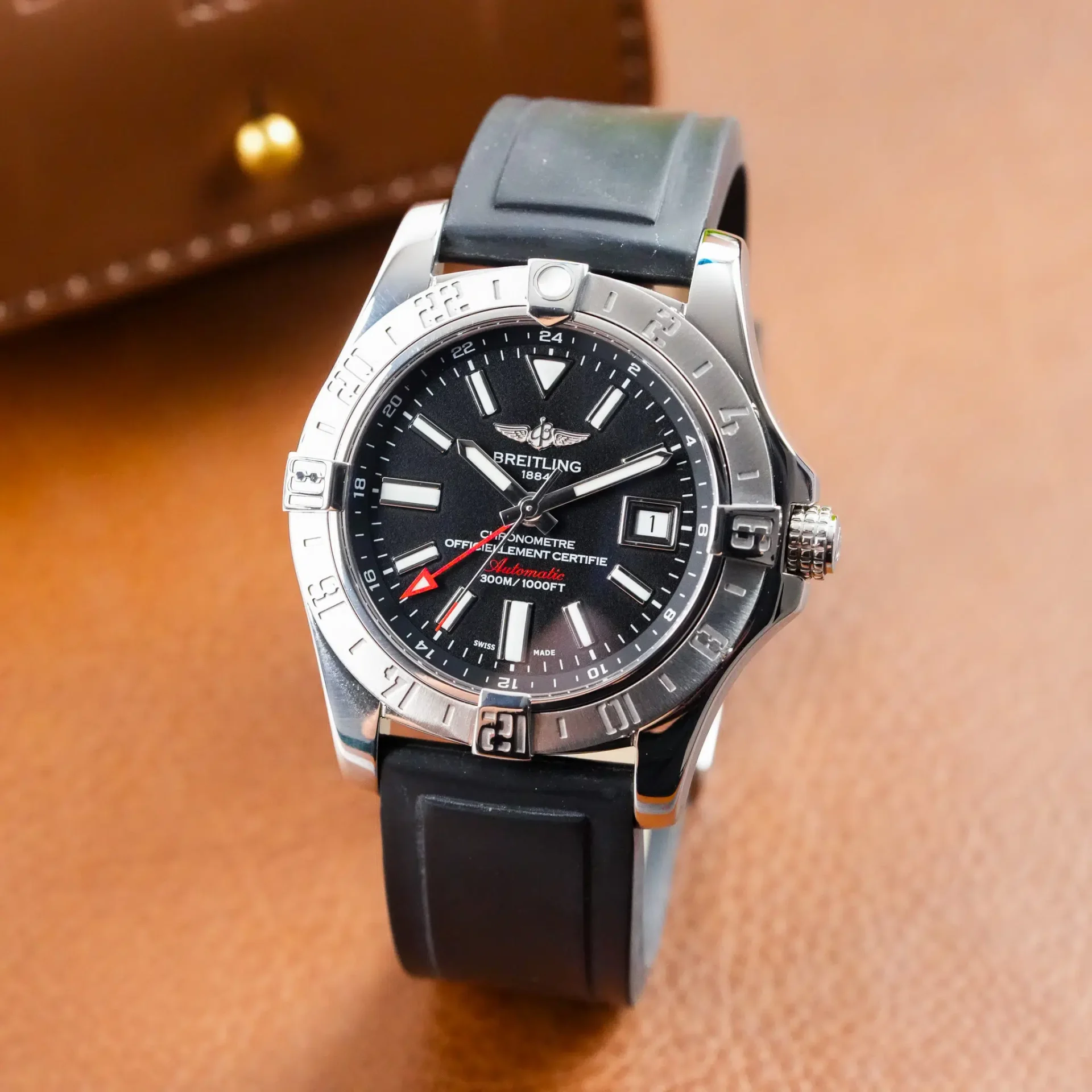 Breitling Avenger II GMT A32390 - Görsel 2
