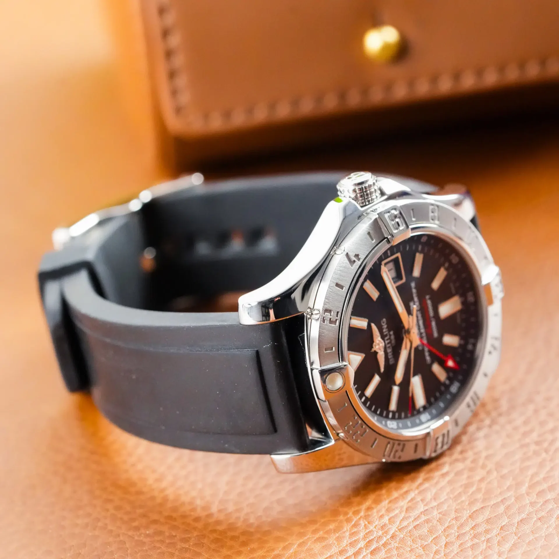 Breitling Avenger II GMT A32390 - Görsel 8